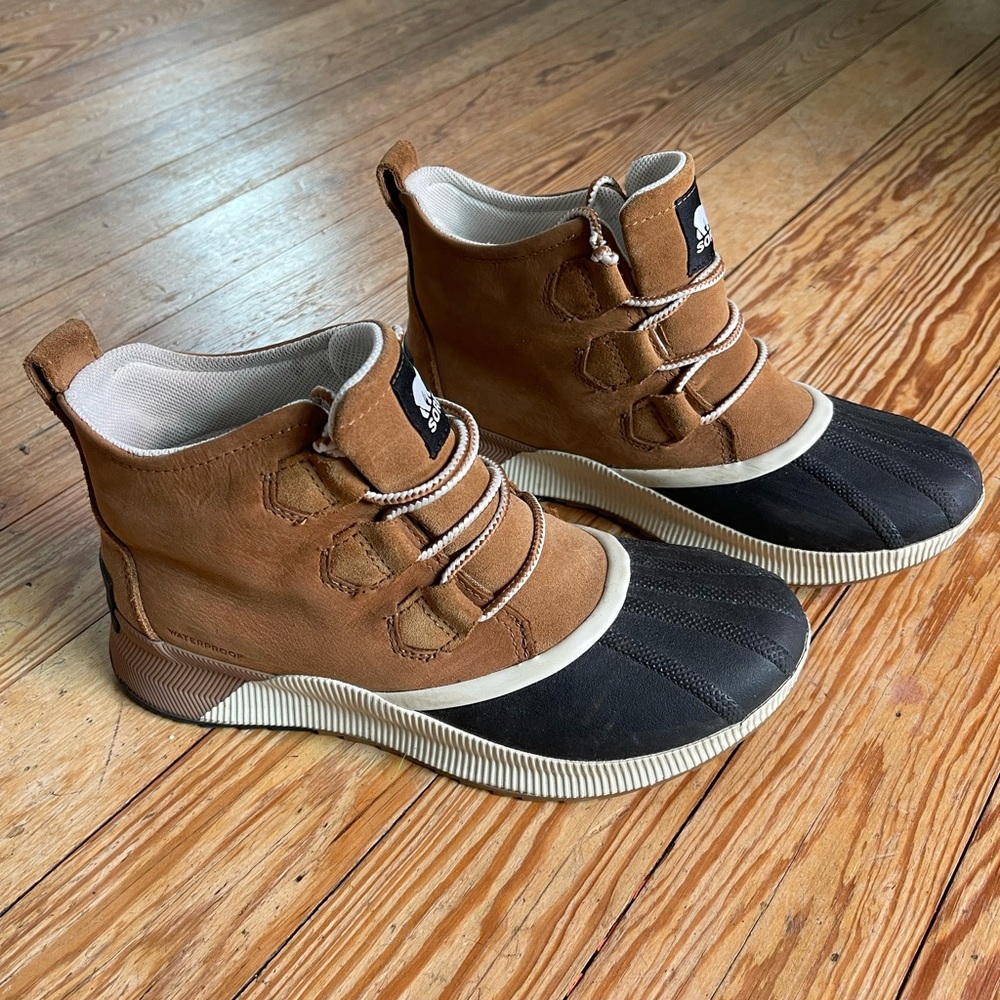 Sorel Out and About Boot Worn only a few times!